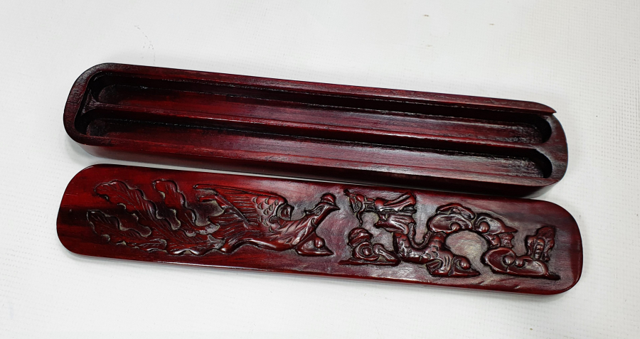 1900 BAŞLAR YEKPARE AHŞAPTAN OYMA İŞÇİLİKLİ ÇİFTLİ KALEMDAN