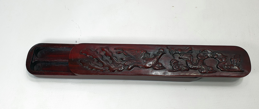 1900 BAŞLAR YEKPARE AHŞAPTAN OYMA İŞÇİLİKLİ ÇİFTLİ KALEMDAN