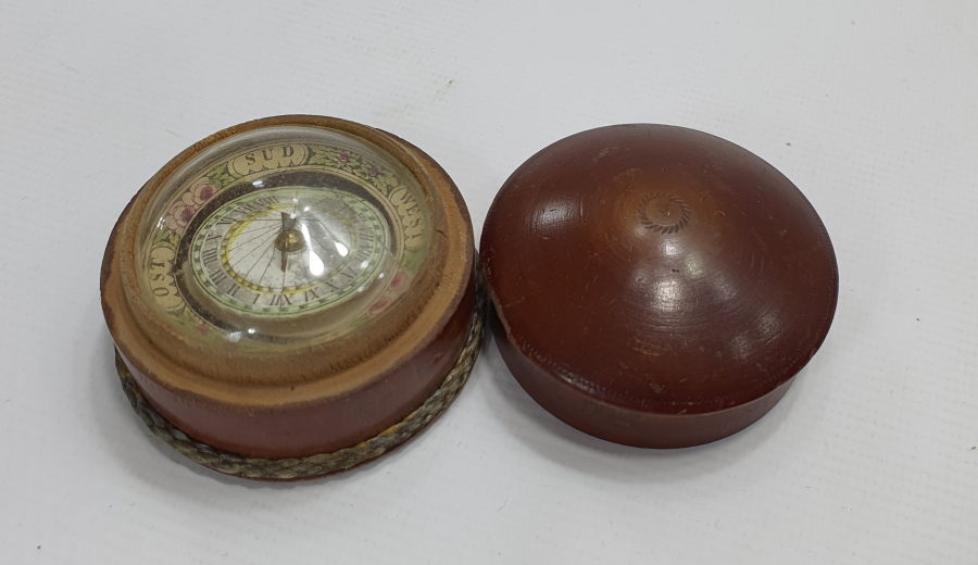 1900 BAŞLARI AHŞAP KABINDA NADİR AVRUPA PUSULA 