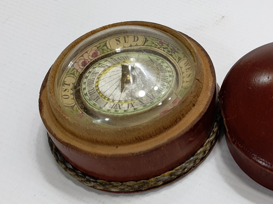 1900 BAŞLARI AHŞAP KABINDA NADİR AVRUPA PUSULA 