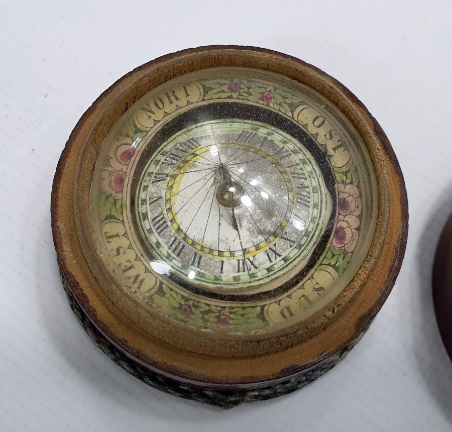 1900 BAŞLARI AHŞAP KABINDA NADİR AVRUPA PUSULA 