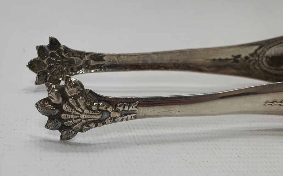 1900 BAŞLARI KAPLAN PENÇERİ FORMUNDA GÜMÜŞ BUZ TUTACAĞI