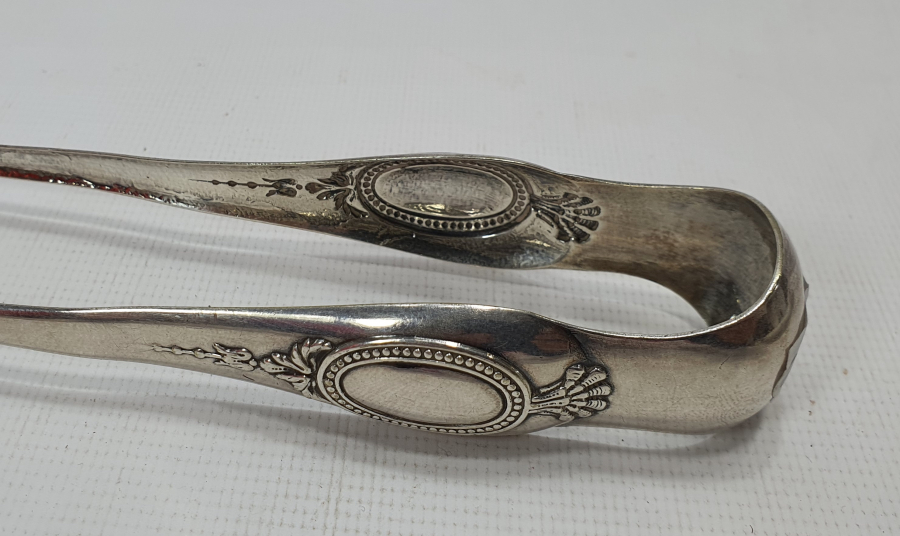 1900 BAŞLARI KAPLAN PENÇERİ FORMUNDA GÜMÜŞ BUZ TUTACAĞI