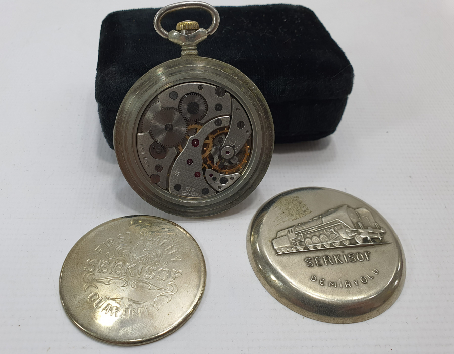 ARKASI TRENLİ SERKİSOF MARKA KURMALI CEP SAATİ