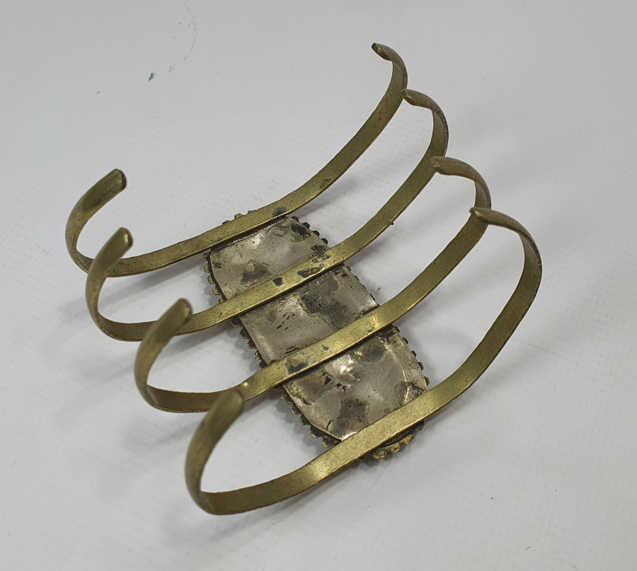 ÜZERİNDE DOĞAL LAPİS TAŞI BULUNAN TÜRKMEN İŞİ BİLEKLİK