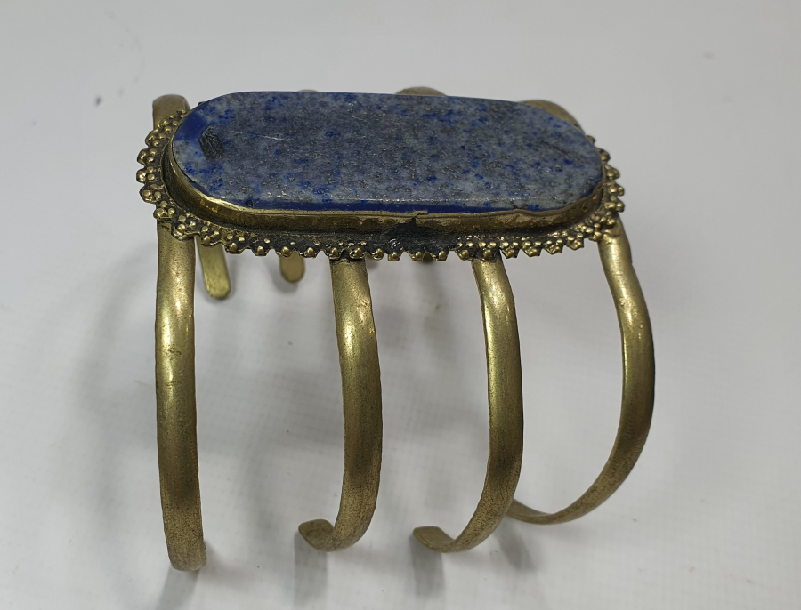 ÜZERİNDE DOĞAL LAPİS TAŞI BULUNAN TÜRKMEN İŞİ BİLEKLİK