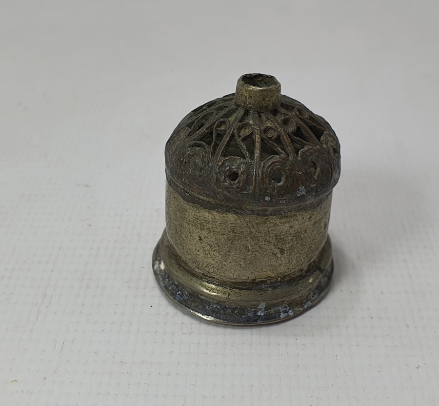 1800 BAŞLARI NADİR FORMDA TELKARİ İŞÇİLİKLİ KUTU