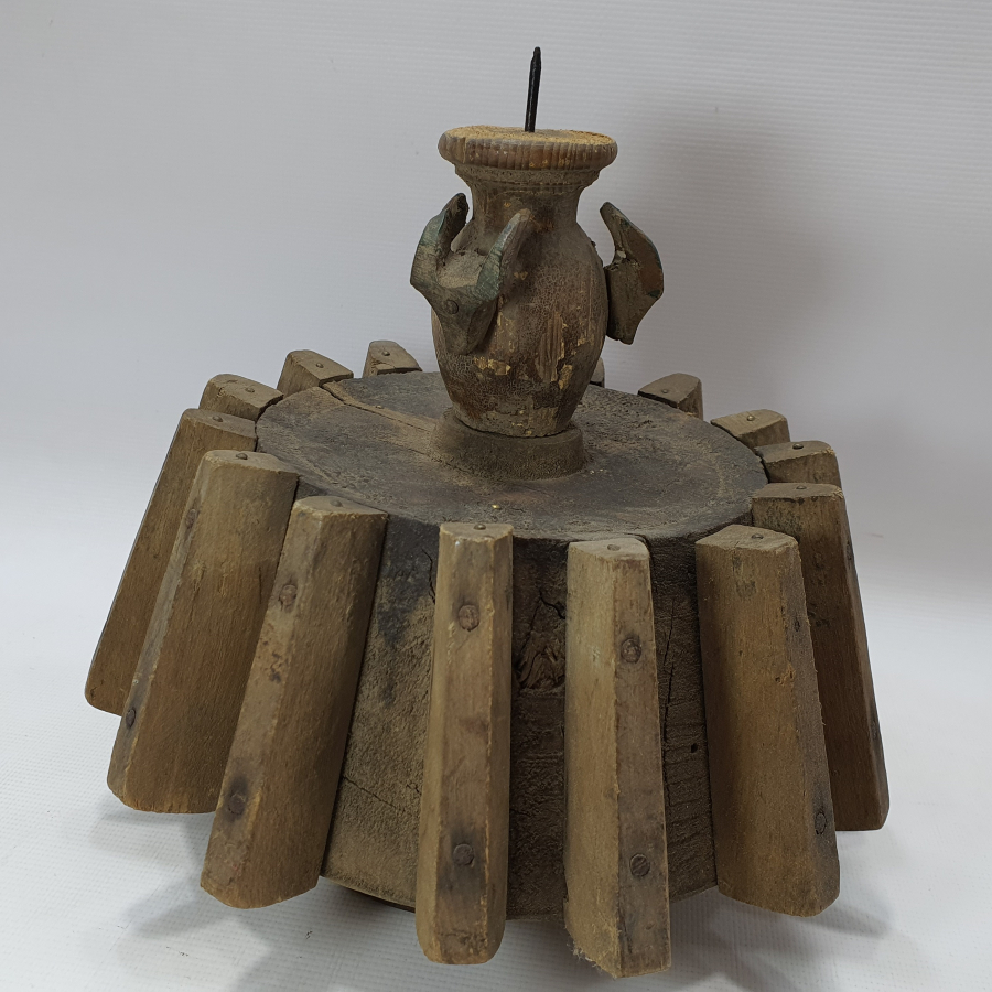 OSMANLI DÖNEMİ KOÇ BAŞLI AHŞAP TAVAN GÖBEĞİ