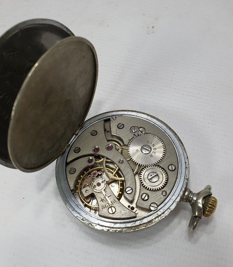 SİNGER MARKA ARKASI TREN YOLLU VE AY YILDIZLI TEPEDEN KURMA CEP SAATİ