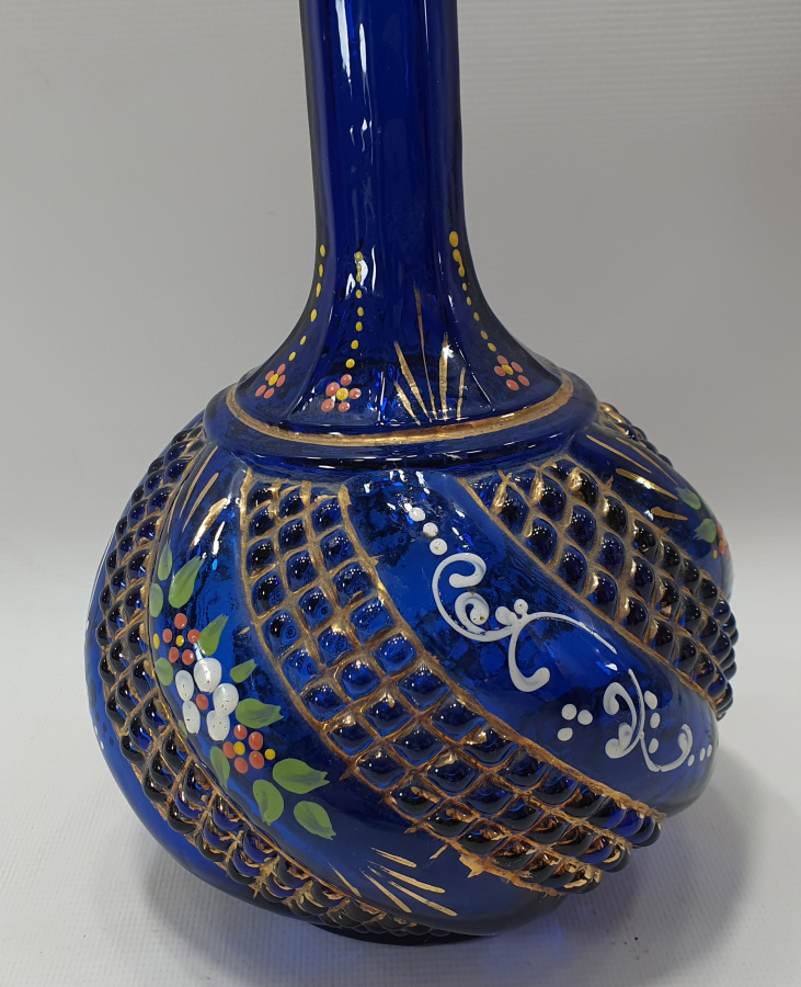 ÜZERİ ALTIN VARAKLI VE MİNE İŞÇİLİKLİ NARGİLE ALTI