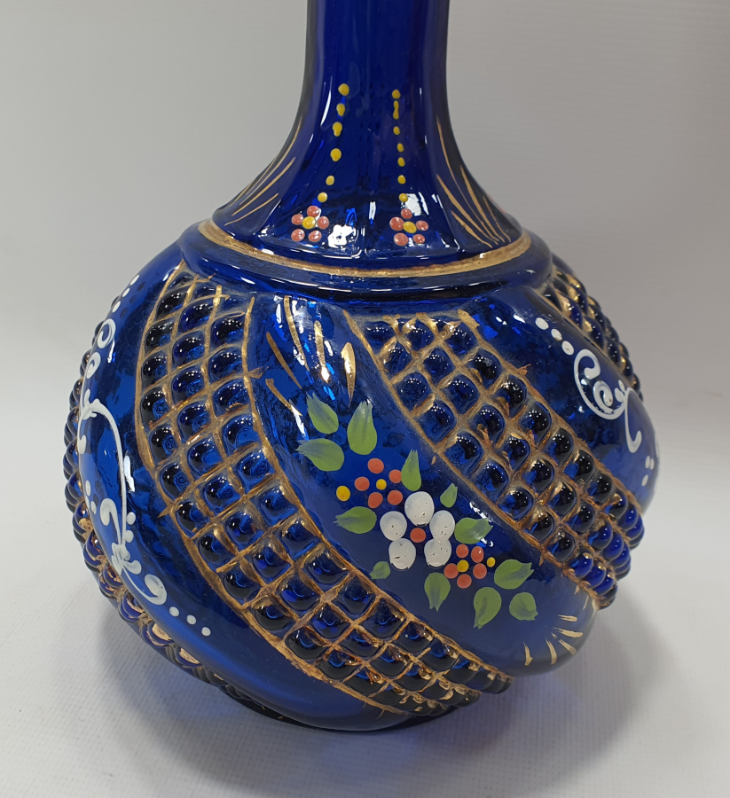 ÜZERİ ALTIN VARAKLI VE MİNE İŞÇİLİKLİ NARGİLE ALTI