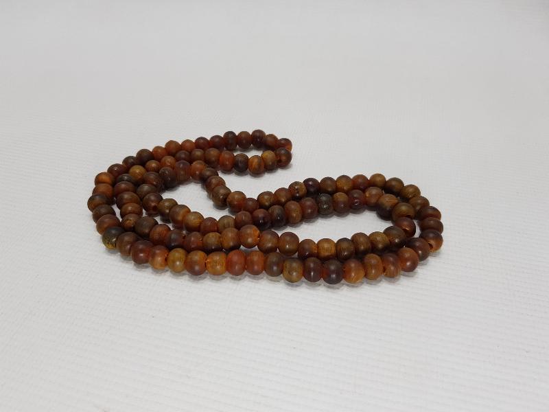 BOYNUZDAN YAPILMIŞ KOLYE 