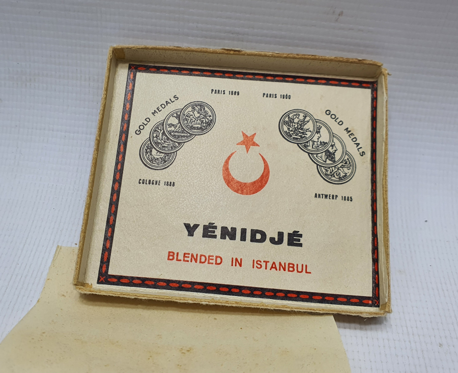 CUMHURİYET BAŞI İÇİ DOLU YENİCE SİGARASI