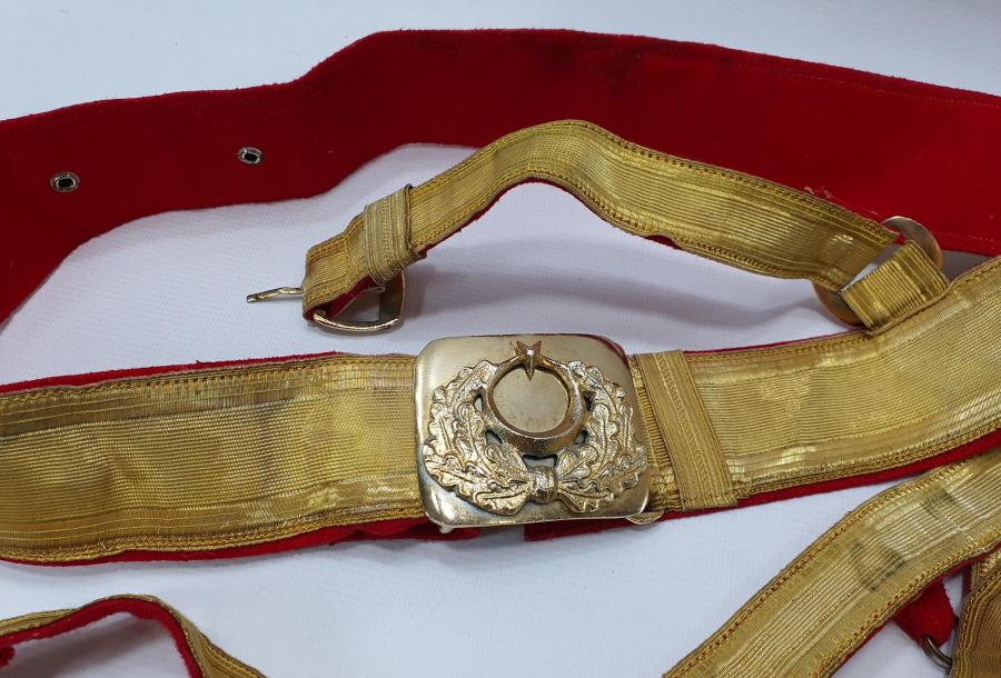 CUMHURİYET BAŞLARI ÇİL KONDİSYONDA SIRMALI SUBAY KEMERİ