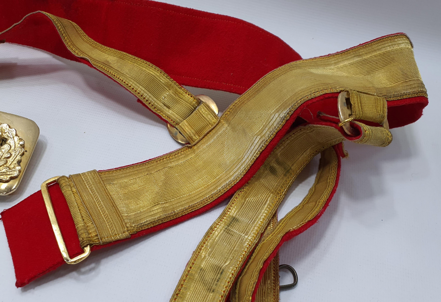 CUMHURİYET BAŞLARI ÇİL KONDİSYONDA SIRMALI SUBAY KEMERİ