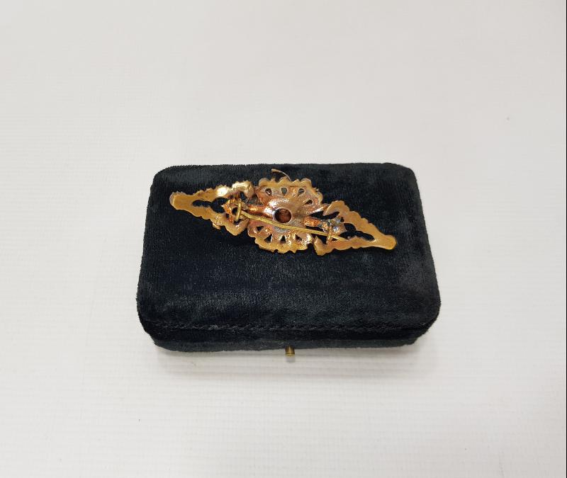 İNCİ VE ELMAS TAŞLARLA SÜSLÜ MİNELİ BROŞ 