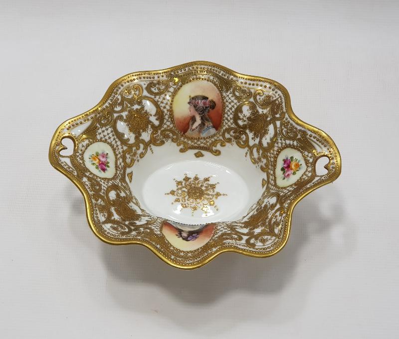 OSMANLI PAZARI: ALTIN SIVAMA ORYANTAL KADIN FİGÜRLÜ PORSELEN ŞEKERLİK