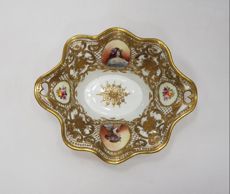 OSMANLI PAZARI: ALTIN SIVAMA ORYANTAL KADIN FİGÜRLÜ PORSELEN ŞEKERLİK