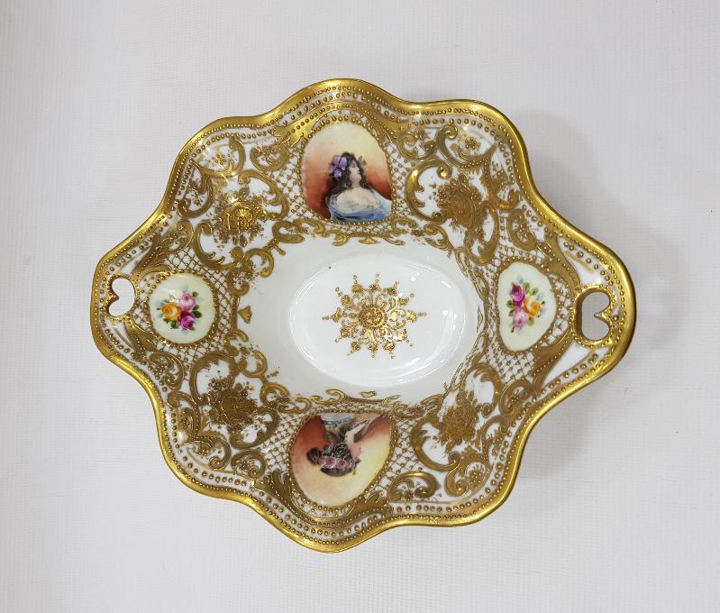 OSMANLI PAZARI: ALTIN SIVAMA ORYANTAL KADIN FİGÜRLÜ PORSELEN ŞEKERLİK