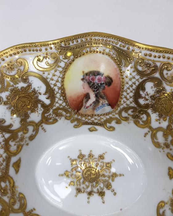 OSMANLI PAZARI: ALTIN SIVAMA ORYANTAL KADIN FİGÜRLÜ PORSELEN ŞEKERLİK