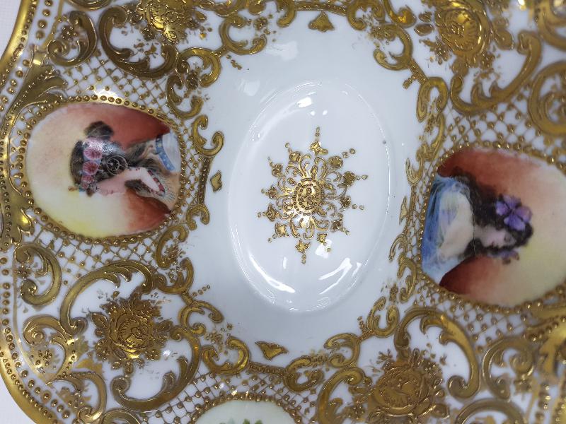 OSMANLI PAZARI: ALTIN SIVAMA ORYANTAL KADIN FİGÜRLÜ PORSELEN ŞEKERLİK