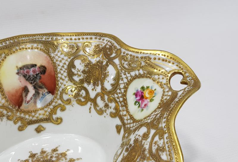 OSMANLI PAZARI: ALTIN SIVAMA ORYANTAL KADIN FİGÜRLÜ PORSELEN ŞEKERLİK