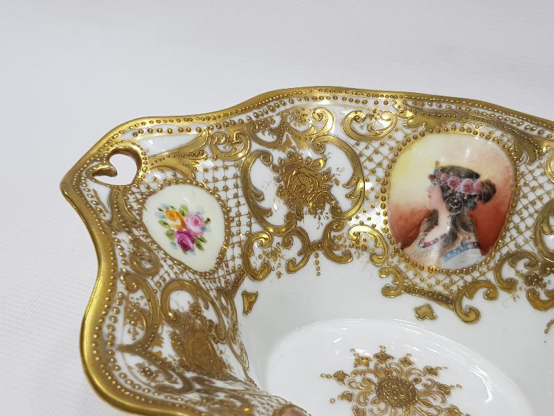 OSMANLI PAZARI: ALTIN SIVAMA ORYANTAL KADIN FİGÜRLÜ PORSELEN ŞEKERLİK