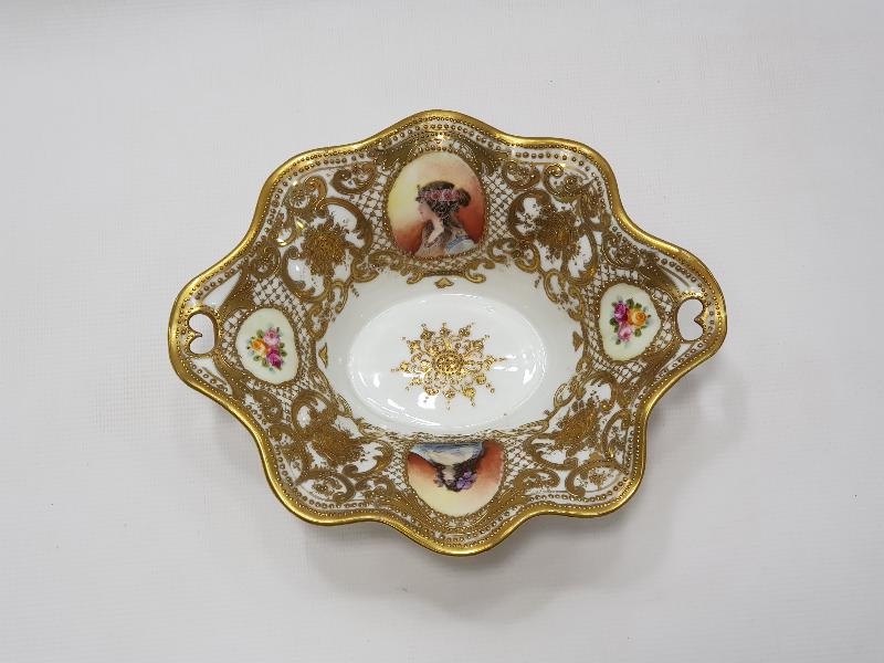 OSMANLI PAZARI: ALTIN SIVAMA ORYANTAL KADIN FİGÜRLÜ PORSELEN ŞEKERLİK