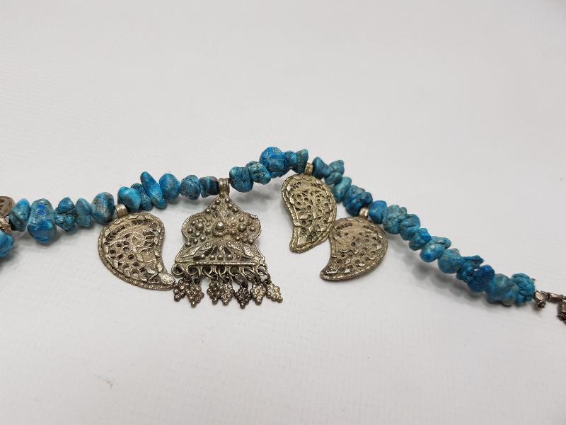 TURKUAZ TAŞLARLA SÜSLÜ GÜMÜŞ KOLYE 