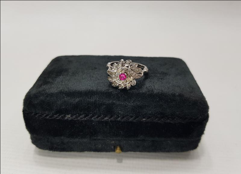 YAKUT TAŞLI PIRLANTA YÜZÜK