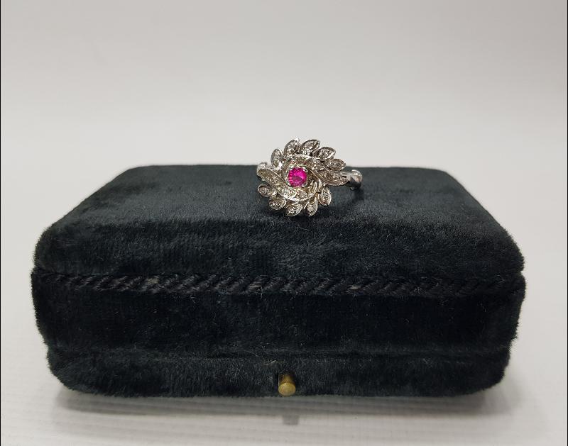 YAKUT TAŞLI PIRLANTA YÜZÜK