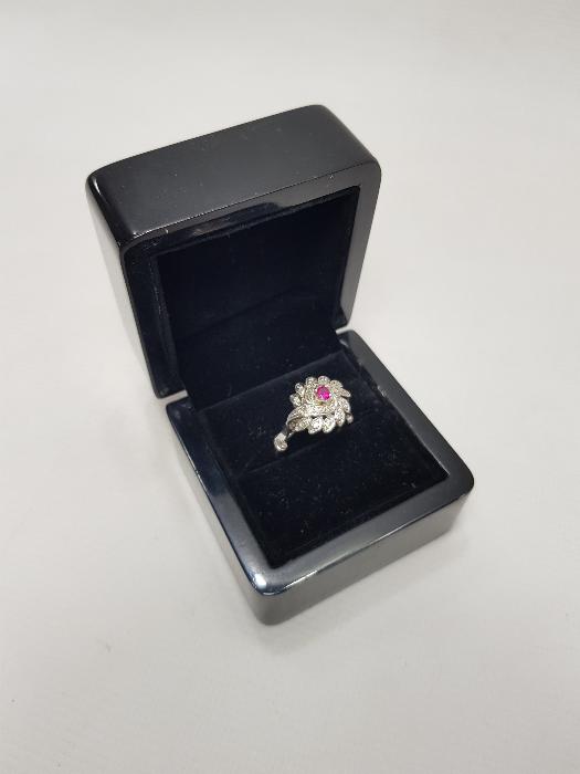 YAKUT TAŞLI PIRLANTA YÜZÜK