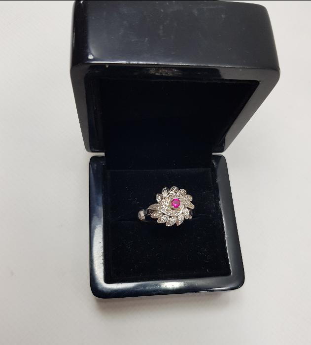 YAKUT TAŞLI PIRLANTA YÜZÜK