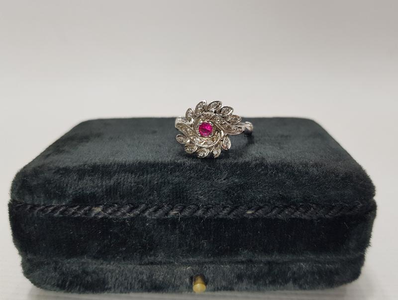 YAKUT TAŞLI PIRLANTA YÜZÜK