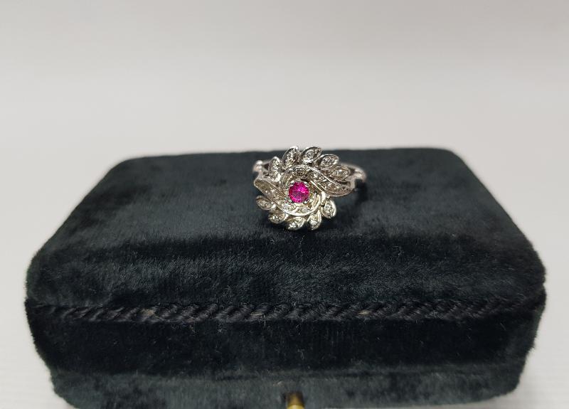 YAKUT TAŞLI PIRLANTA YÜZÜK