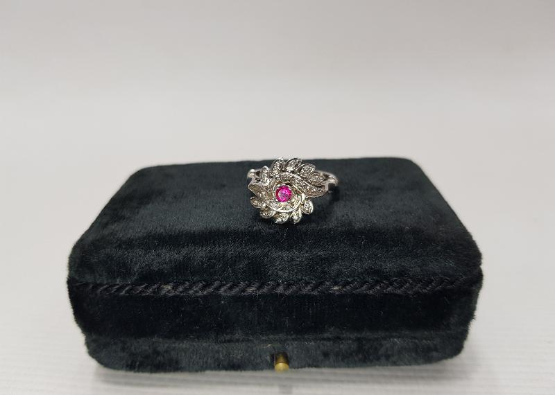 YAKUT TAŞLI PIRLANTA YÜZÜK