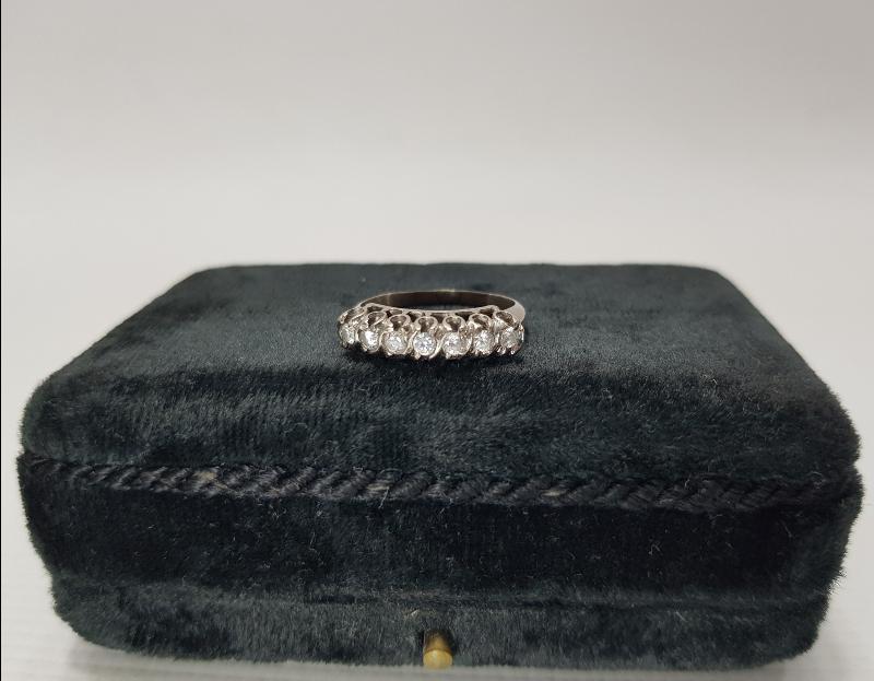 YEDİTAŞLI PIRLANTA YÜZÜK 