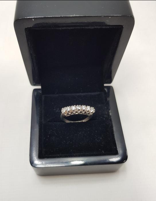 YEDİTAŞLI PIRLANTA YÜZÜK 