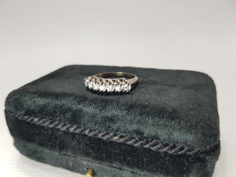 YEDİTAŞLI PIRLANTA YÜZÜK 