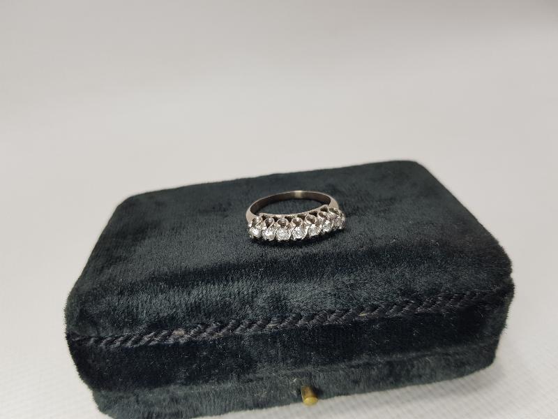 YEDİTAŞLI PIRLANTA YÜZÜK 