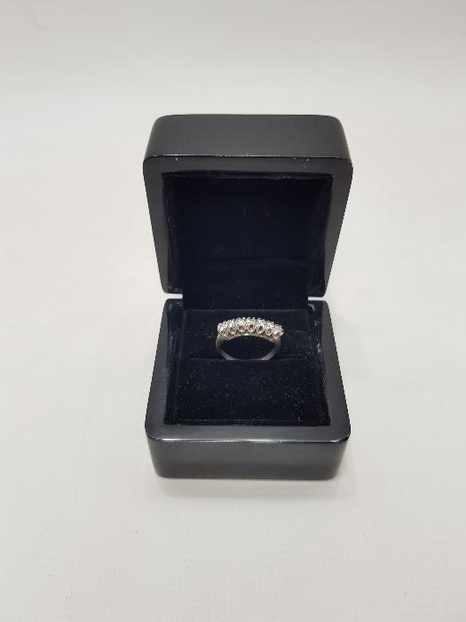 YEDİTAŞLI PIRLANTA YÜZÜK 