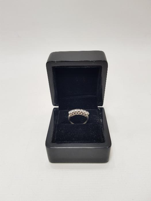 YEDİTAŞLI PIRLANTA YÜZÜK 