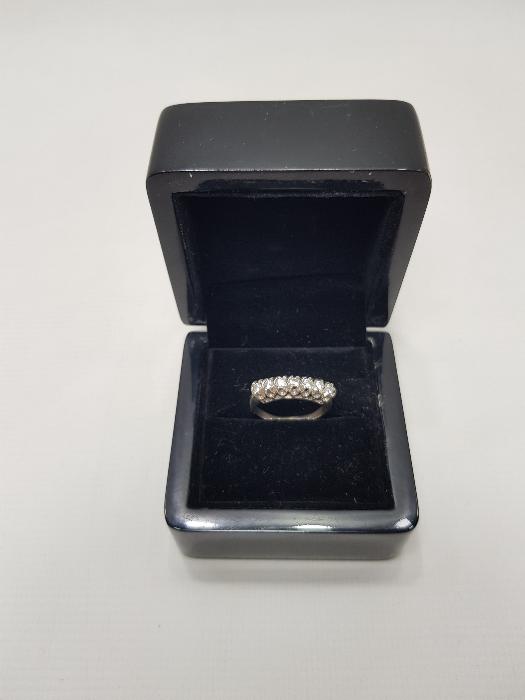 YEDİTAŞLI PIRLANTA YÜZÜK 