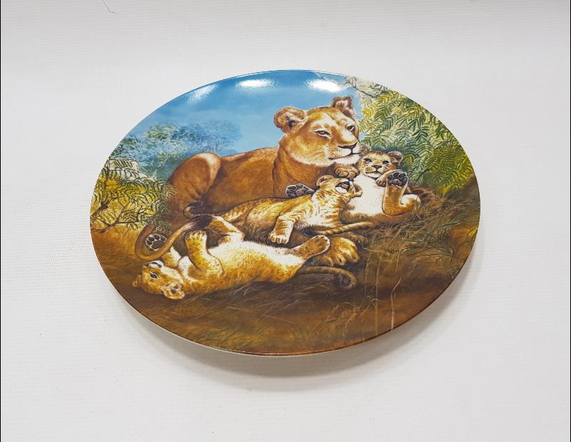 ASLAN GÖRSELLİ PORSELEN TABAK 