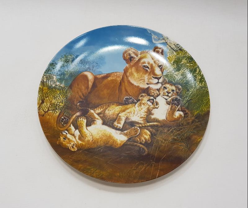 ASLAN GÖRSELLİ PORSELEN TABAK 