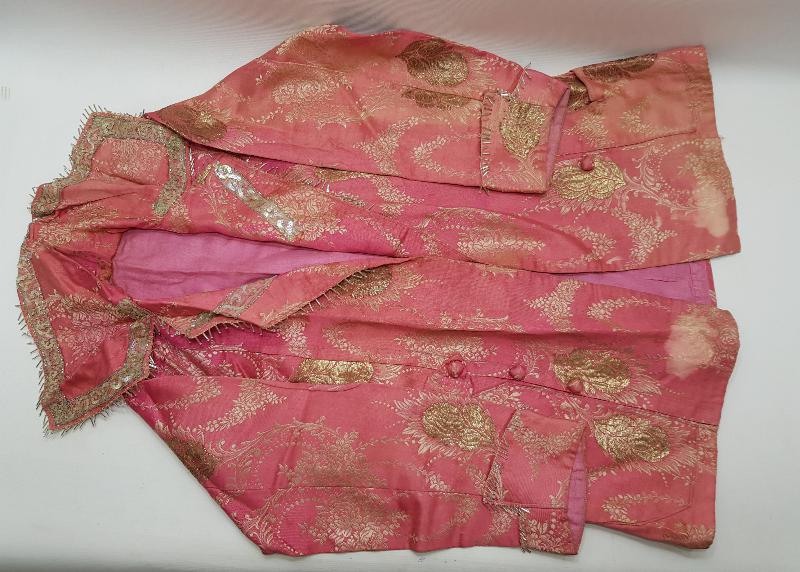 OSMANLI DÖNEMİ ALTIN SIRMA İŞLEMELİ İPEK ELMASİYE KADIN ELBİSESİ