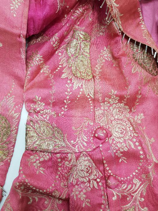 OSMANLI DÖNEMİ ALTIN SIRMA İŞLEMELİ İPEK ELMASİYE KADIN ELBİSESİ