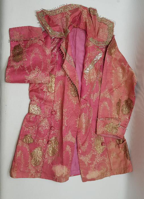 OSMANLI DÖNEMİ ALTIN SIRMA İŞLEMELİ İPEK ELMASİYE KADIN ELBİSESİ