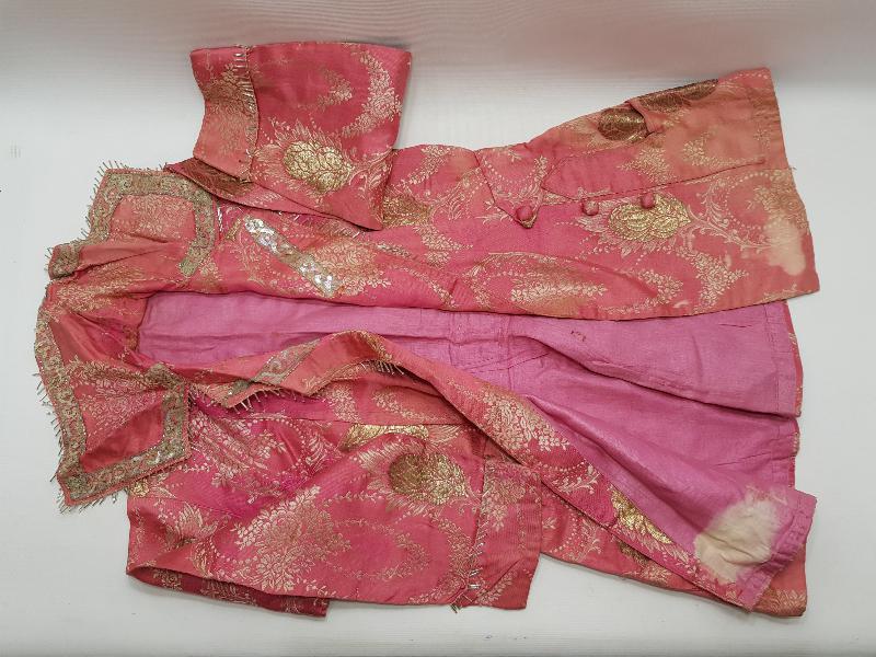 OSMANLI DÖNEMİ ALTIN SIRMA İŞLEMELİ İPEK ELMASİYE KADIN ELBİSESİ