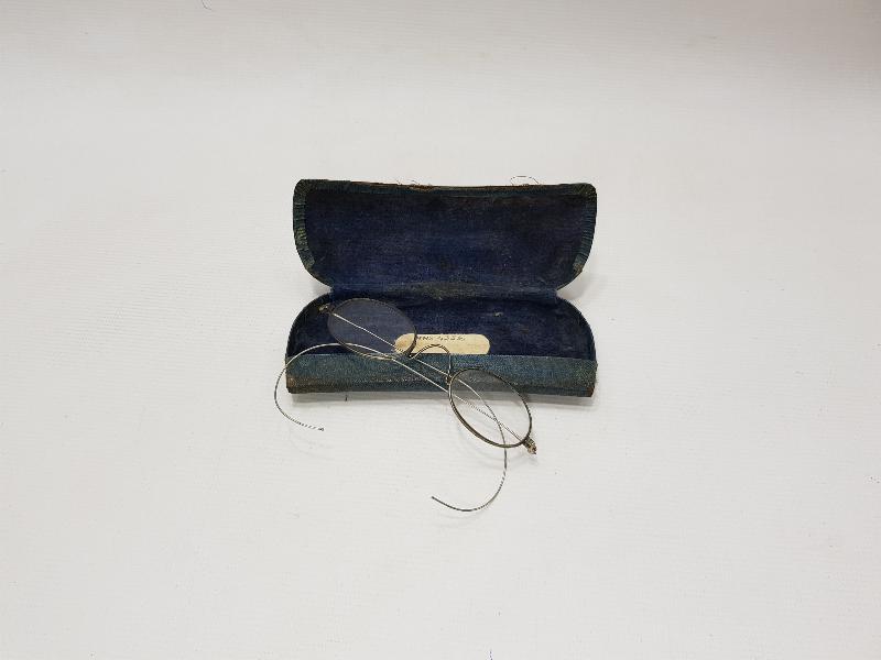 OSMANLI DÖNEMİ KUTUSUNDA GÜMÜŞ GÖZLÜK 